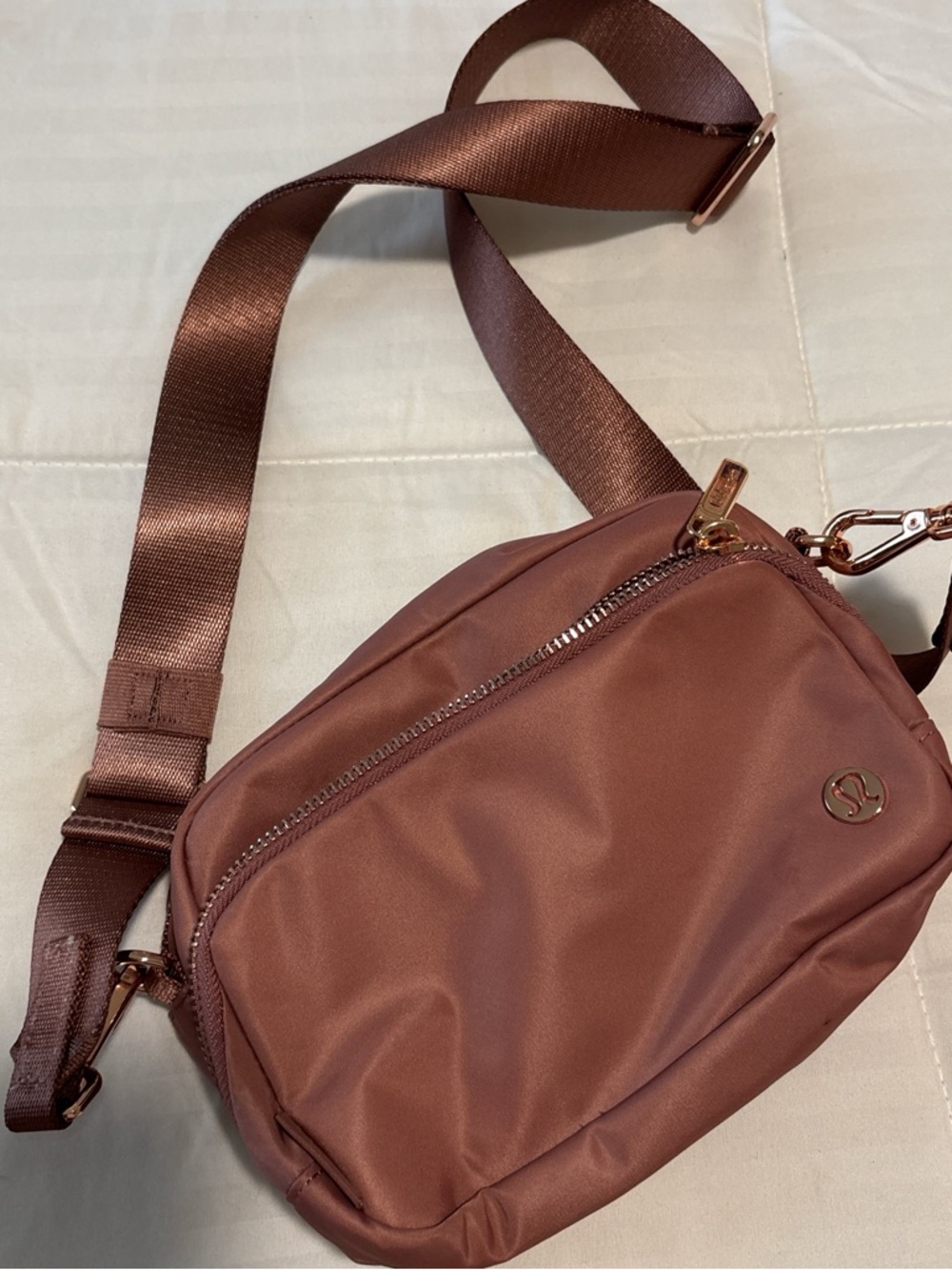 lululemon rose mauve small zip pouch with interior pocket - Picture 4 of 5
